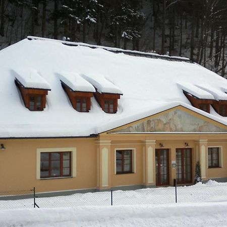 Apartmany Weissov Dom บันสกา ชีอาว์นีซา ภายนอก รูปภาพ