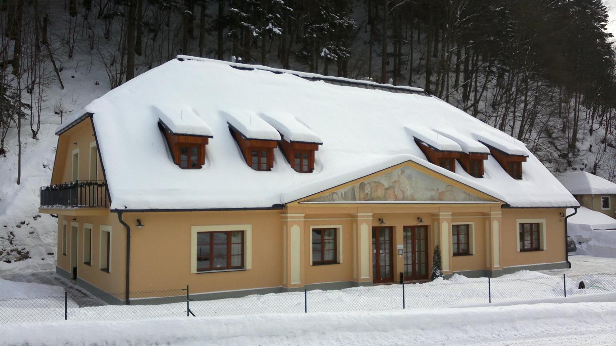Apartmany Weissov Dom บันสกา ชีอาว์นีซา ภายนอก รูปภาพ
