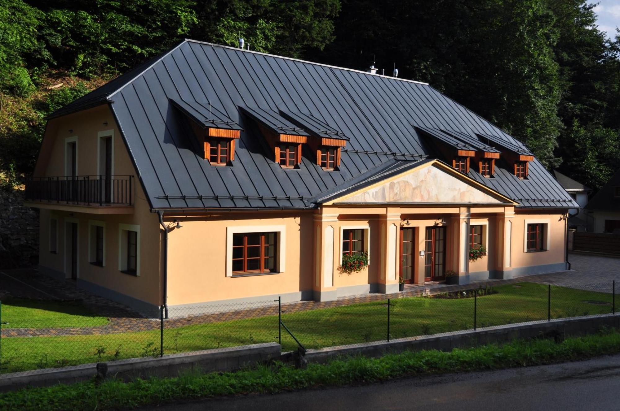 Apartmany Weissov Dom บันสกา ชีอาว์นีซา ภายนอก รูปภาพ