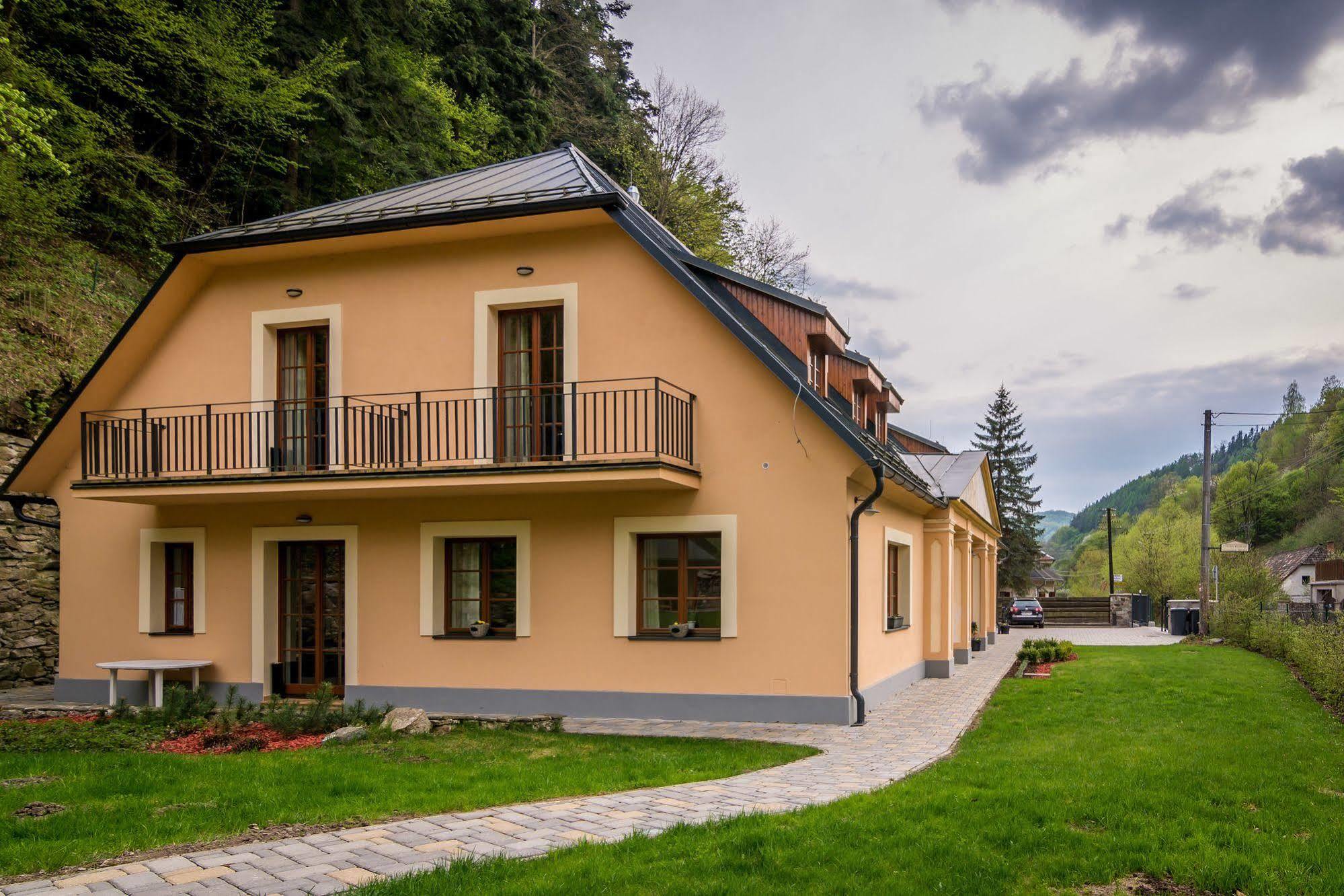 Apartmany Weissov Dom บันสกา ชีอาว์นีซา ภายนอก รูปภาพ