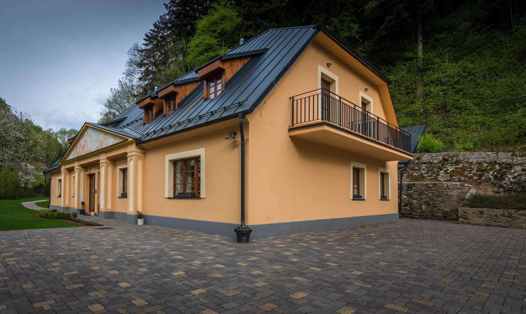 Apartmany Weissov Dom บันสกา ชีอาว์นีซา ภายนอก รูปภาพ