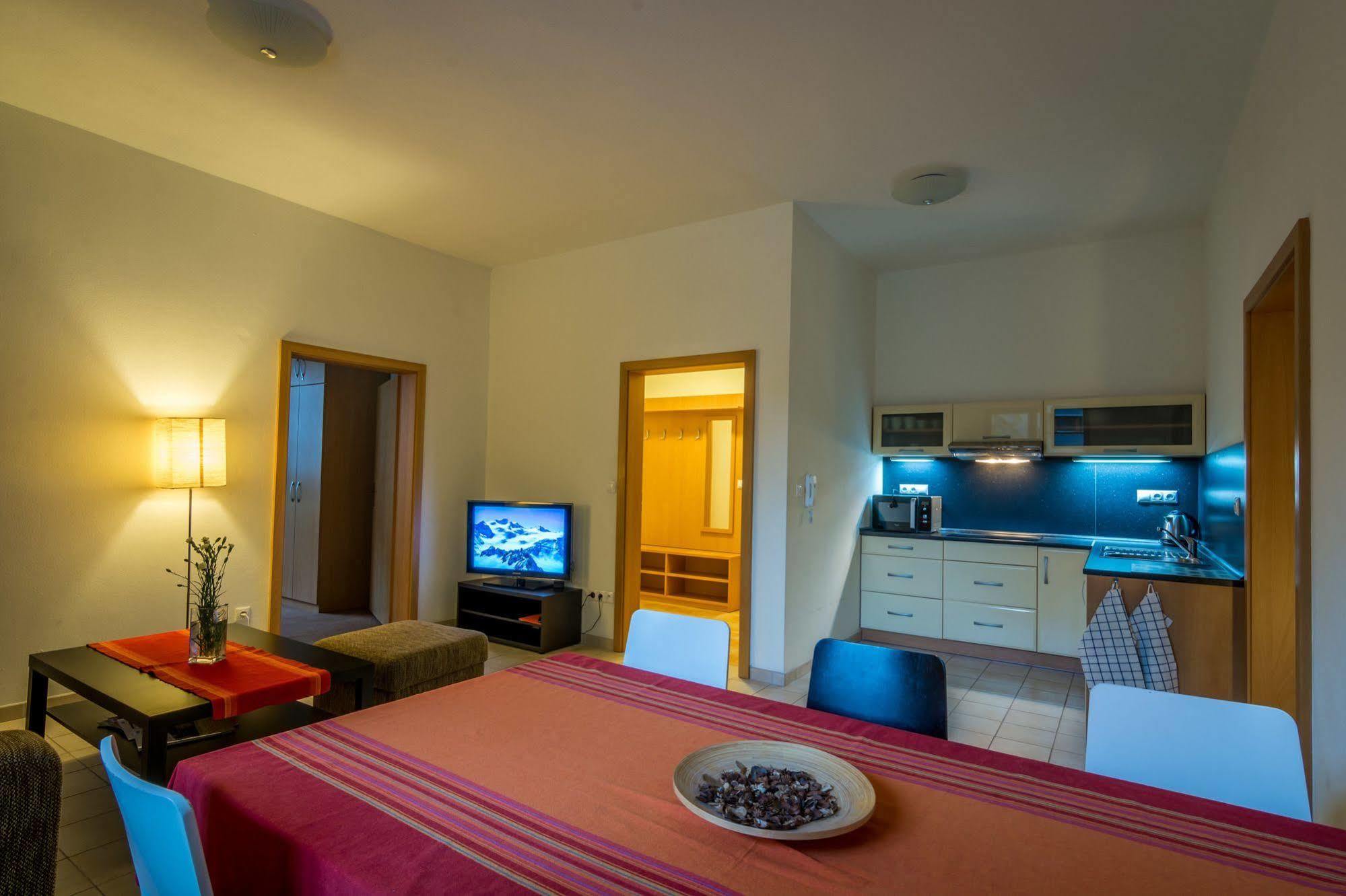 Apartmany Weissov Dom บันสกา ชีอาว์นีซา ภายนอก รูปภาพ