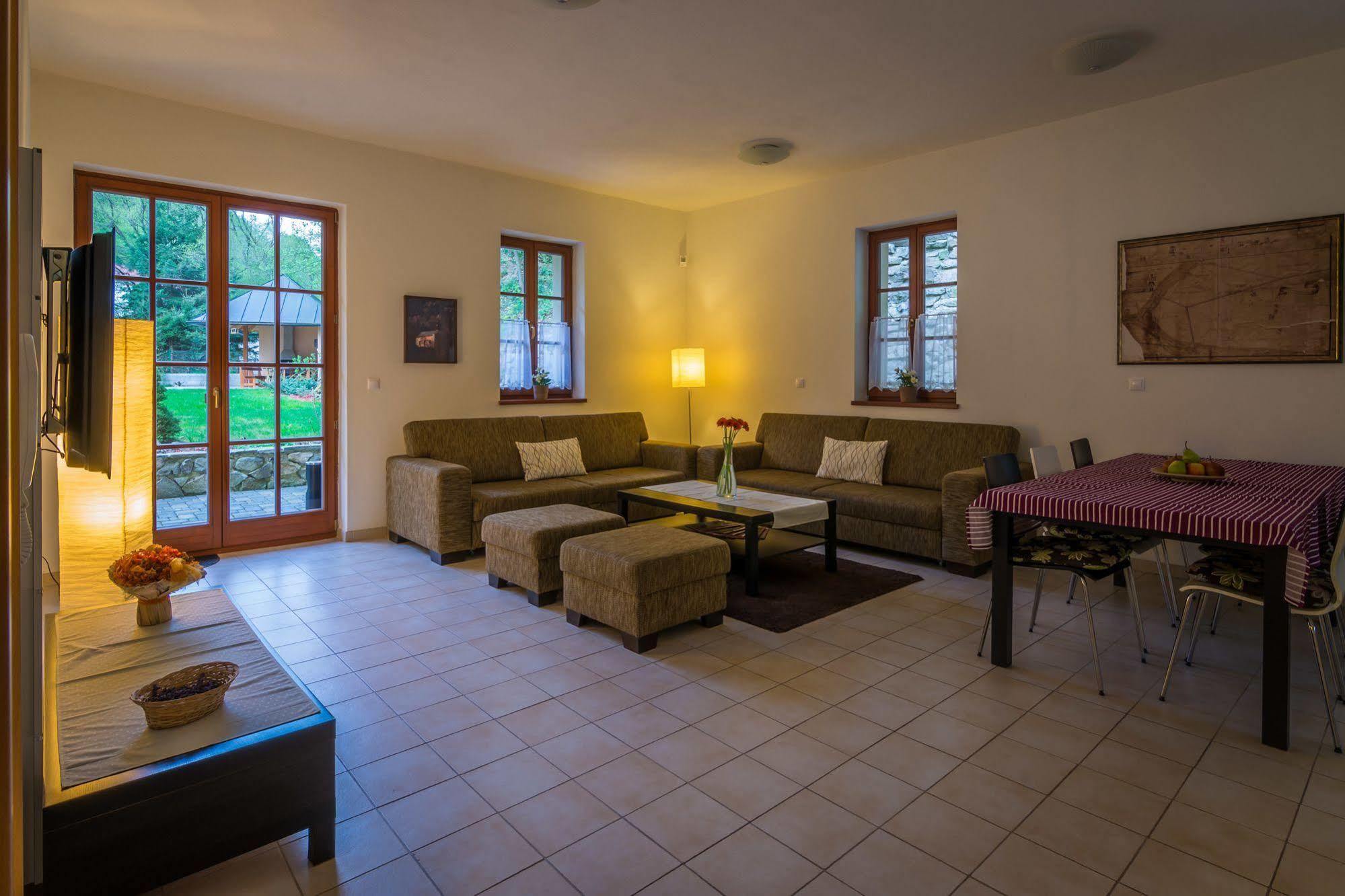 Apartmany Weissov Dom บันสกา ชีอาว์นีซา ภายนอก รูปภาพ