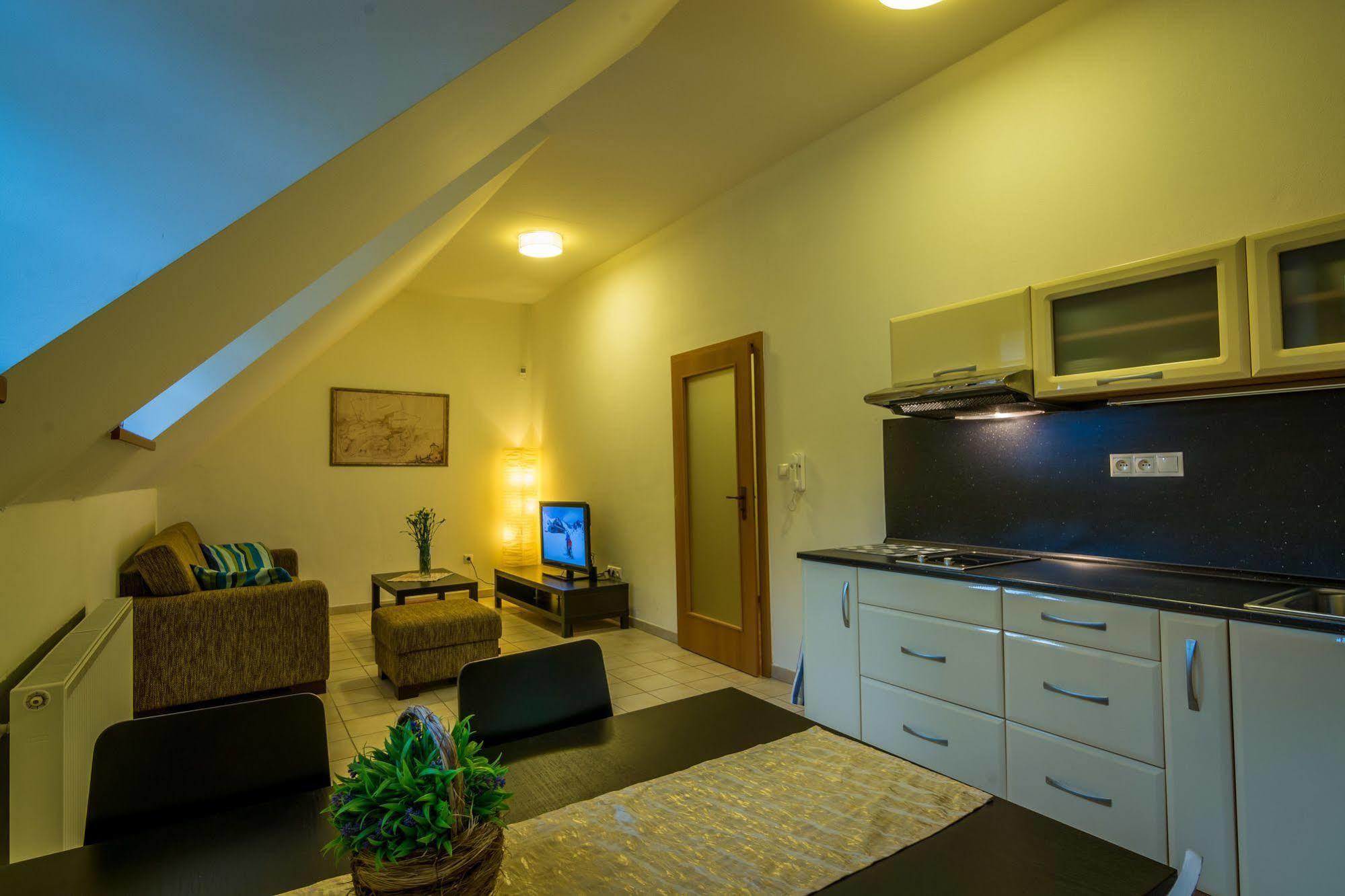 Apartmany Weissov Dom บันสกา ชีอาว์นีซา ภายนอก รูปภาพ